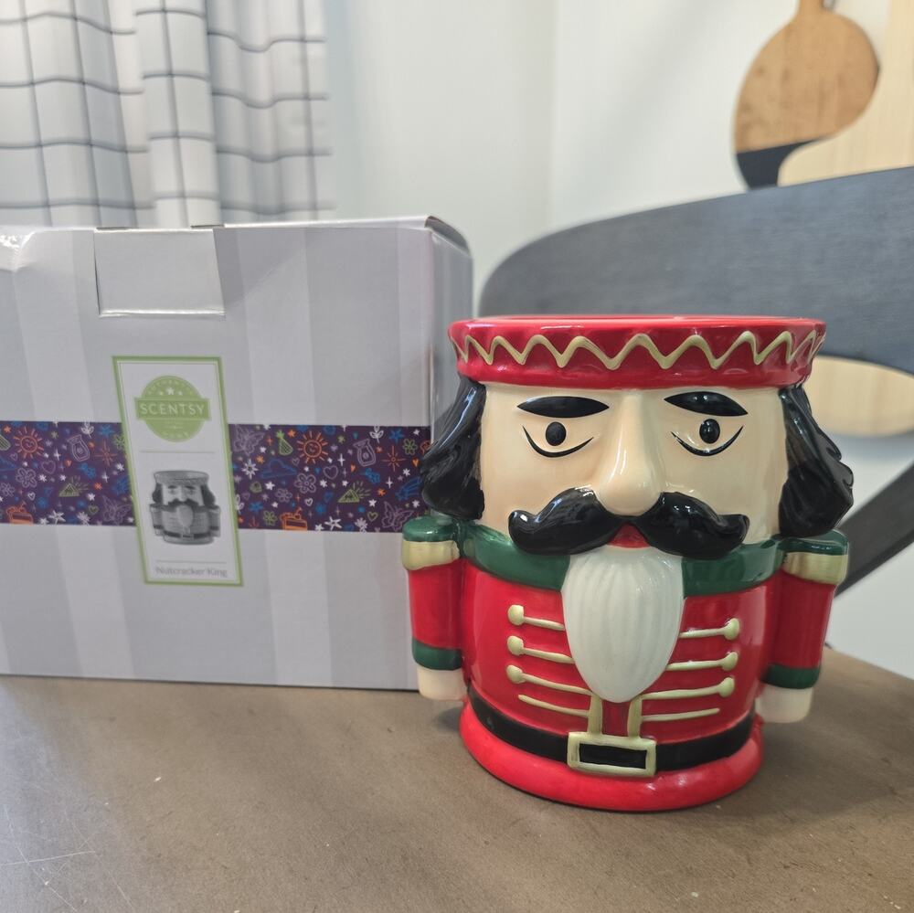 SCENTSY NUTCRACKER KING Holiday Wax Warmer RETIRED Christmas Decor